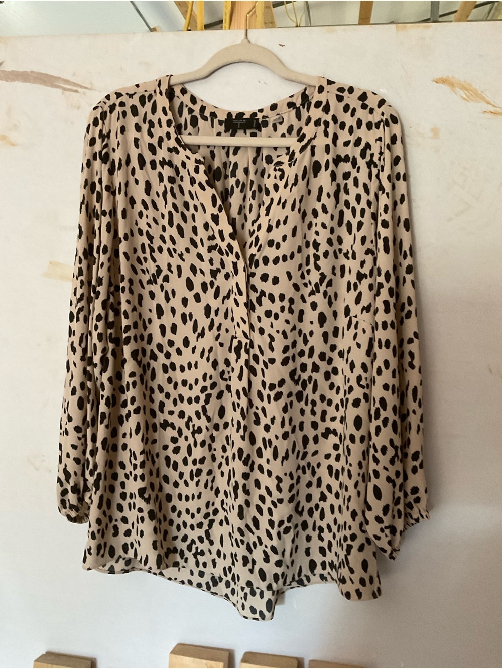 Tahari Beige and Black animal print Long-Sleeve Blouse. Size 2X